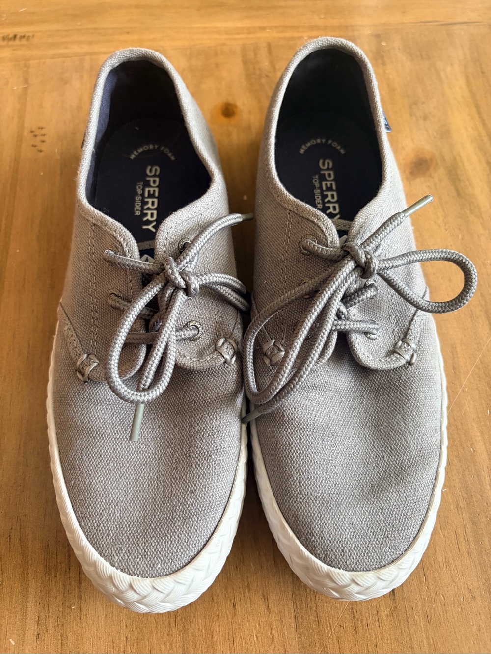 Sperry Top-Sider women’s lace up casual sneakers size 9